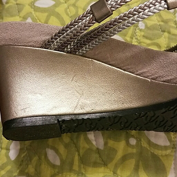 Bronze and Silver Wedge Sandals. - Picture 4 of 6